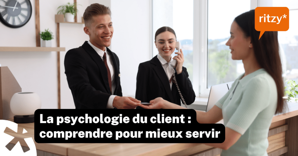 Employés d’un établissement accueillant une cliente à la réception, illustrant un échange professionnel et la qualité du service.